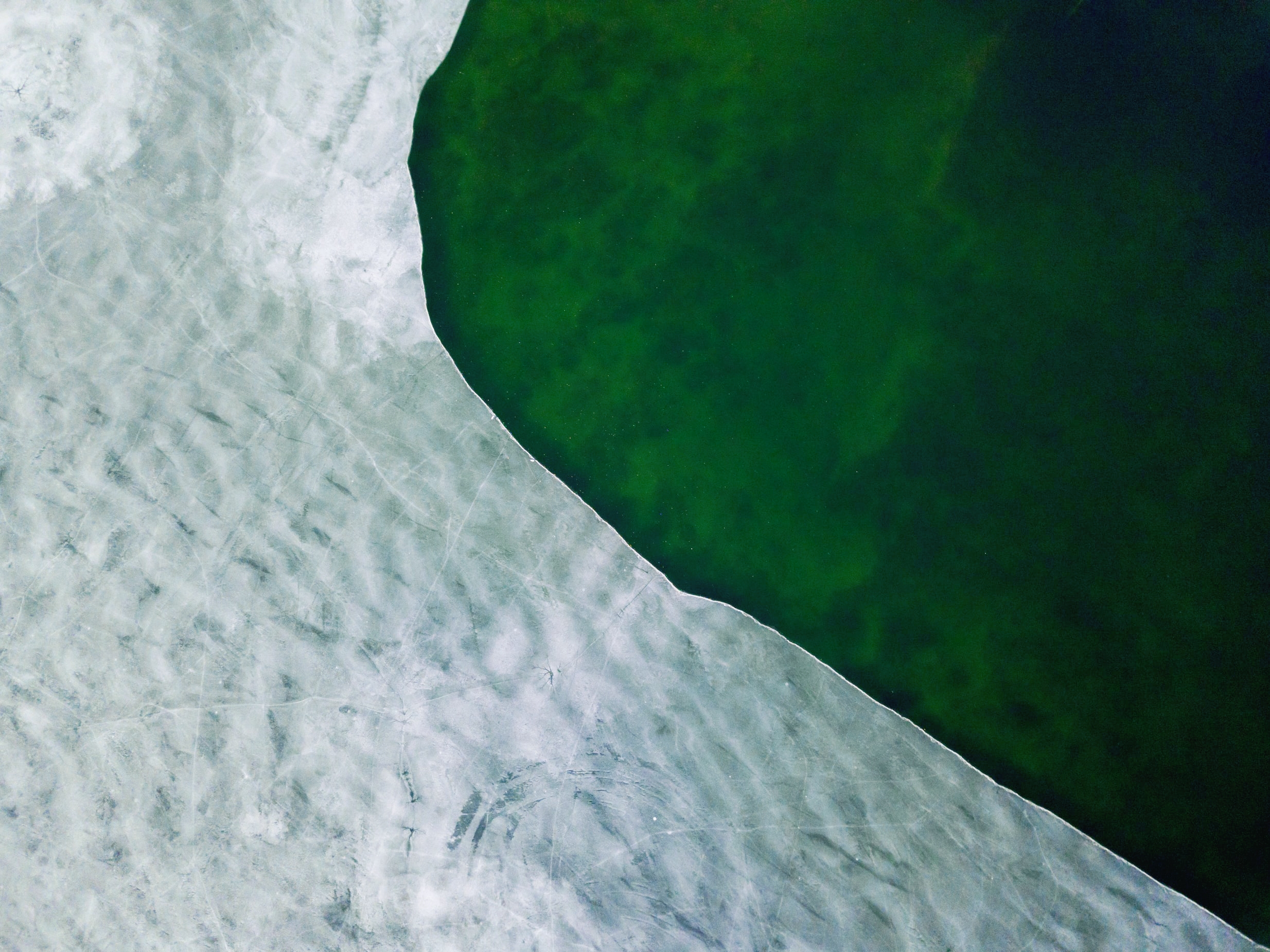 Frozen water at the sea